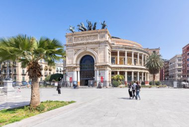 Politeama Tiyatrosu Palermo 'da bir tiyatrodur. Ace 'de.