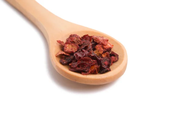 Rode Paprika Gedroogde Peper Houten Lepel Geïsoleerd Witte — Stockfoto