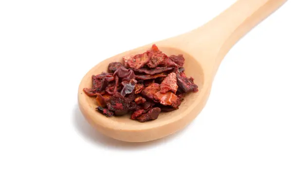 Rode Paprika Gedroogde Peper Houten Lepel Geïsoleerd Witte — Stockfoto