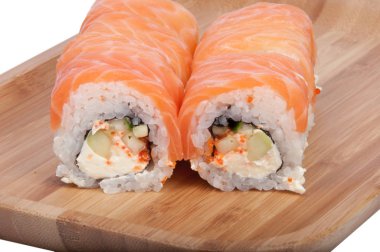 lezzetli suşi roll ahşap tahta arka plan üzerinde