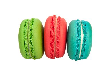 Beyaz arka plan üzerinde izole renkli macaroons