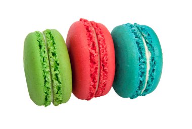 Beyaz arka plan üzerinde izole renkli macaroons