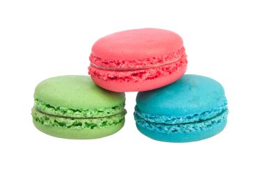 Beyaz arka plan üzerinde izole renkli macaroons