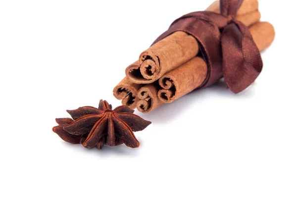 Cinnamon Sticks Ribbon Isolated White — Stock Photo, Image