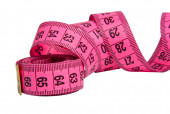 Růžová gumová páska opatření pro šití tkaniny nebo tkaniny izolované na bílém