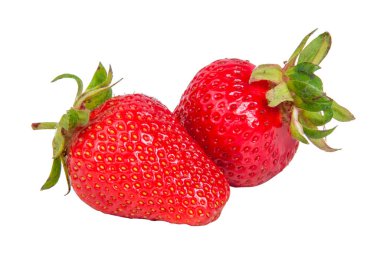 Kırmızı taze çilek beyazın üzerinde izole edilmiş.