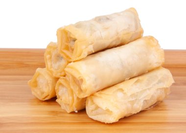 Kızarmış sigara sarıp sarmaladı.