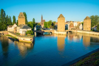 Kuleler Couverts Köprüsü Nehri Strasbourg 'da