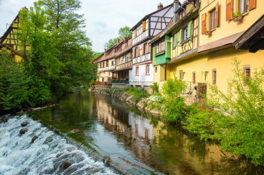 Waterfront yarı ahşap evleri Kaysersberg Fransa