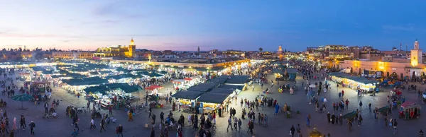 Jemaa El-Fna Praça Crepúsculo vista alta Marrakech Pano — Fotografia de Stock