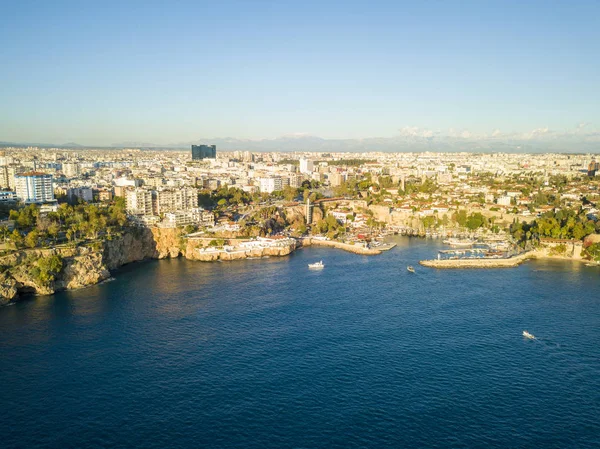 Barcos com vista aérea para o porto de Kaleici Antalya — Fotografia de Stock