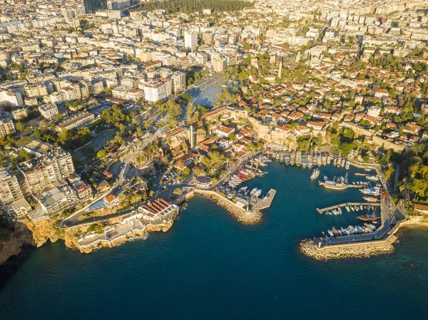 Drone zobrazit Kaleici přístav Panorama Antalya Turecko — Stock fotografie