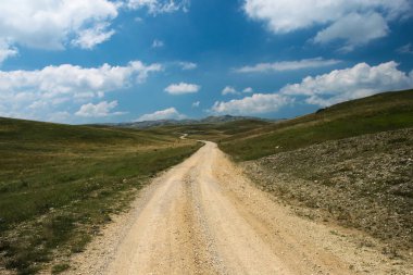 Kalinovik, Bosna Hersek yakınındaki Zelengora Sıradağları ile boş bir sarma yönlendir.