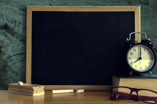 Zwarte Bord Houten Tafel Voor Display Bericht Bedrijfsleven Onderwijs Concept — Stockfoto