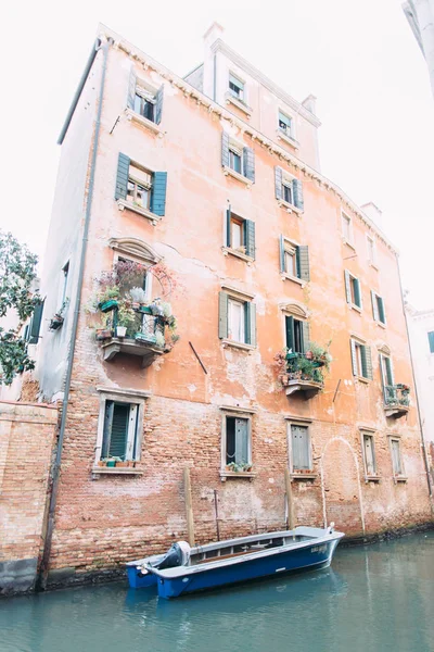 Old Building Boat Canal Venice Italy — Stock Photo, Image