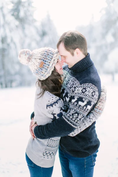 Young Couple Hugging Kissing Winter Forest — Stock Photo, Image