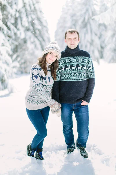 Young Couple Walking Snowy Winter Forest Spending Christmas Vacation Together — Stock Photo, Image