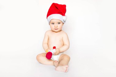 Bir Noel şapka ve küçük bir kardan adam elinde bir bebek güzel bir görüntü