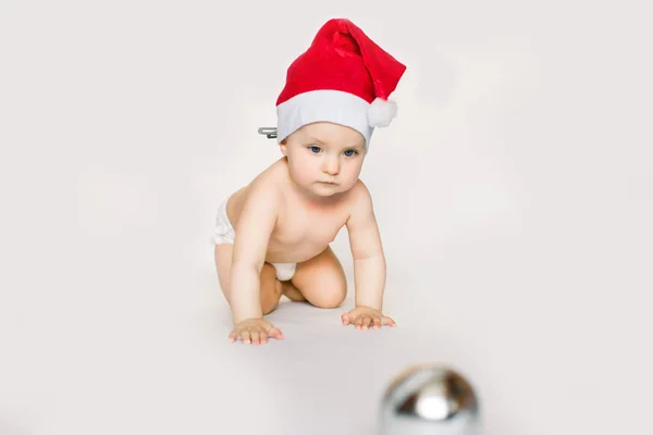 Carte Noël Avec Jolie Petite Fille Chapeau Rouge Boule Argent — Photo