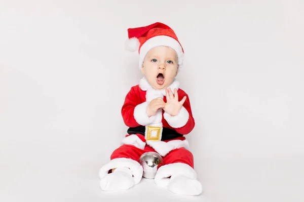 Petit Père Noël Assis Sur Fond Blanc — Photo