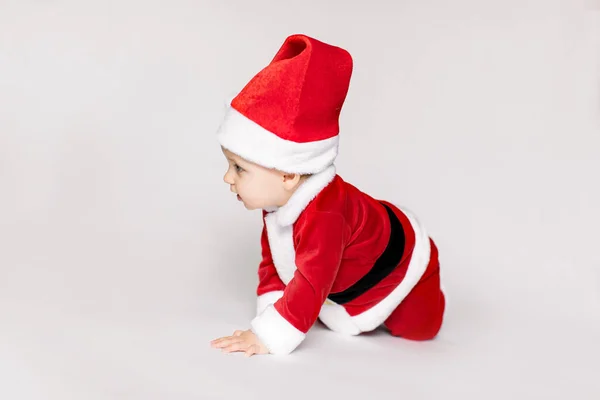 Joyeux Enfant Père Noël Sur Fond Blanc — Photo