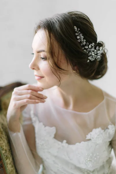 Portrait Beauté Une Mariée Avec Une Décoration Exquise Dans Ses — Photo