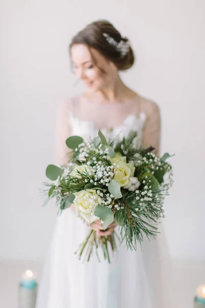 Bella Sposa Fronte Decorazioni Nuziali Con Fiori Candele Bouquet Nelle — Foto Stock