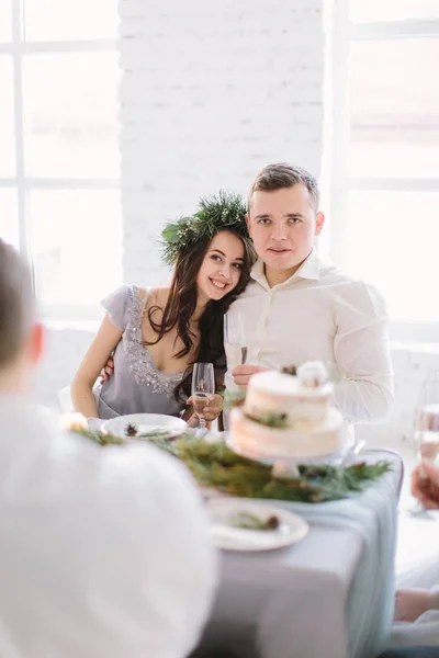 Happy Bridesmaid Groomman Smiling Hugging Wedding Table Group People Sitting — Stock Photo, Image