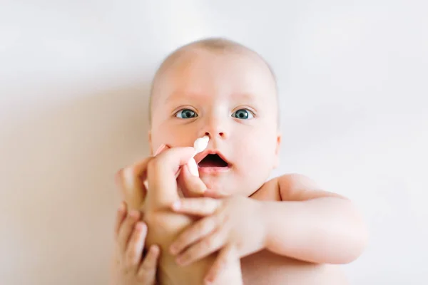 Cleaning Small Baby Nose — Stock Photo, Image