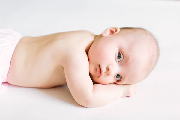 Bébé Garçon Mignon Sur Fond Blanc — Photo