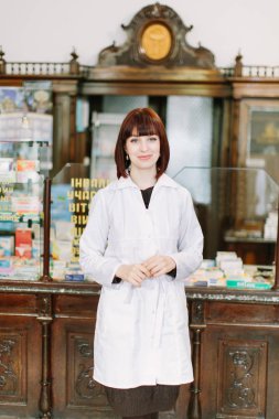 eczaneden mutlu eczacı