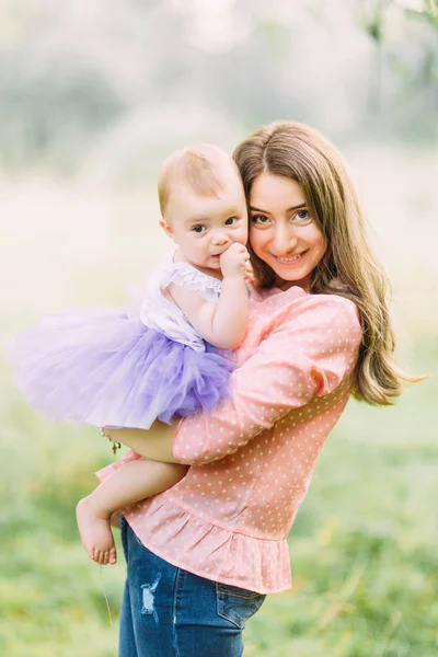 Young Mother Holding Daughter Her Arms Beautiful Mother Baby Outdoors — Stock Photo, Image