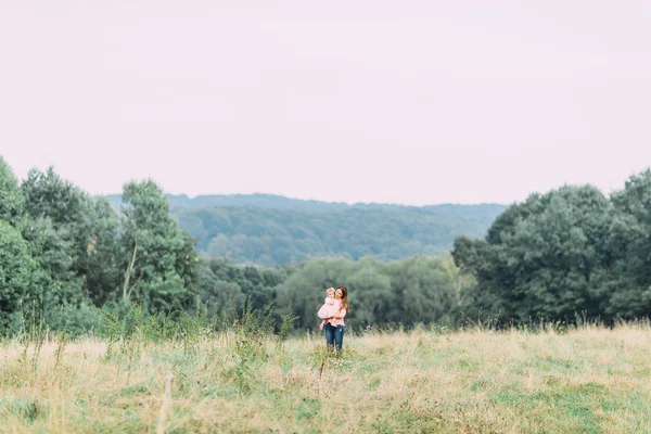 Mère Petite Fille Jouent Ensemble Dans Parc Bonne Famille Joyeuse — Photo