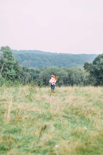 Mère Petite Fille Jouent Ensemble Dans Parc Bonne Famille Joyeuse — Photo