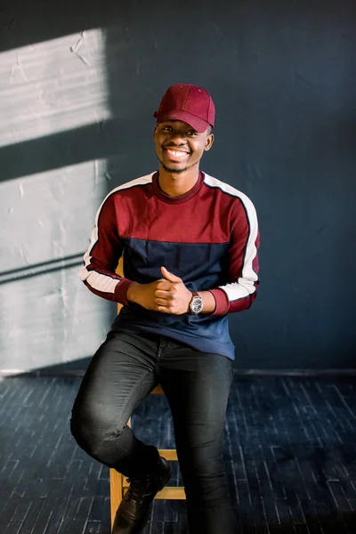 Portrait Happy Young Black African Guy Red Baseball Cap Sitting — Stock Photo, Image