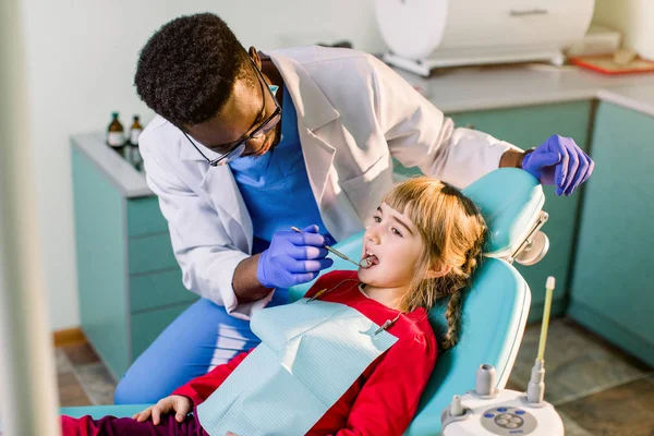 Tratamento Dentário Numa Clínica Dentária Departamento Medicina Dentária Infantil Exame — Fotografia de Stock