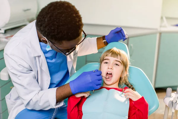Bluetooth Ošetření Zubní Klinice Dětské Zubní Lékařské Oddělení Vyšetření Zubů — Stock fotografie