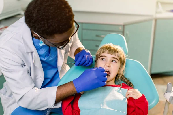 Tratamento Dentário Numa Clínica Dentária Departamento Medicina Dentária Infantil Exame — Fotografia de Stock