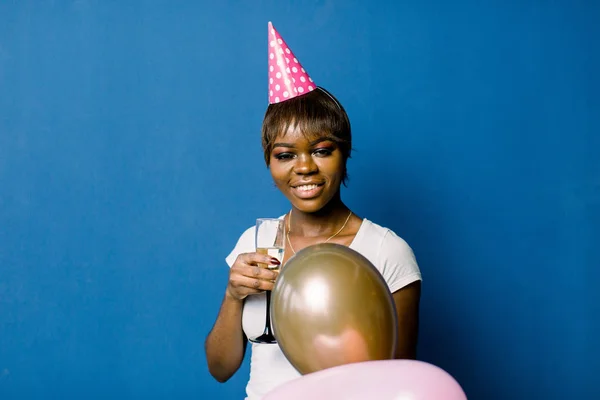 Fira Födelsedag Koncept Närbild Porträtt Glada Unga Vackra Afrikanska Kvinnan — Stockfoto