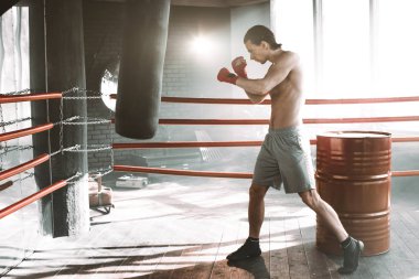 boksör boks ringi, siyah uygunluğunu, yatay fotoğraf üzerinde Delme