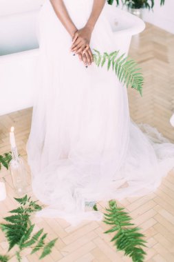 güzel koyu tenli gelin. Eğrelti otu ile güzel afrikalı amerikalı gelin