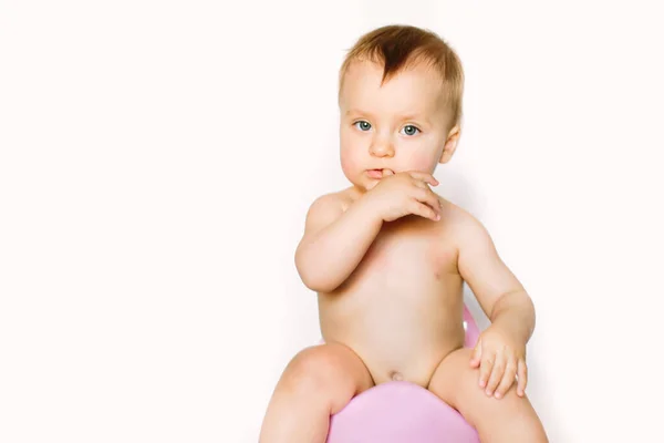 Pretty baby and pink potty . Isolate on white — Stock Photo, Image