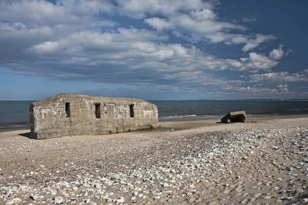 海滩上的二战掩体 — 图库照片