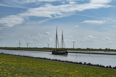 Uzun gemi Husum, Almanya Harbor'da girme