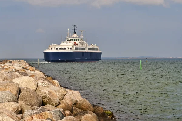 Ferry Sale Del Puerto Día Verano — Foto de Stock