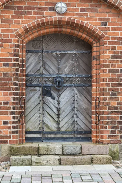 Puerta de iglesia vieja —  Fotos de Stock
