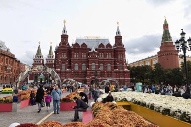 Kızıl Meydan çiçekler