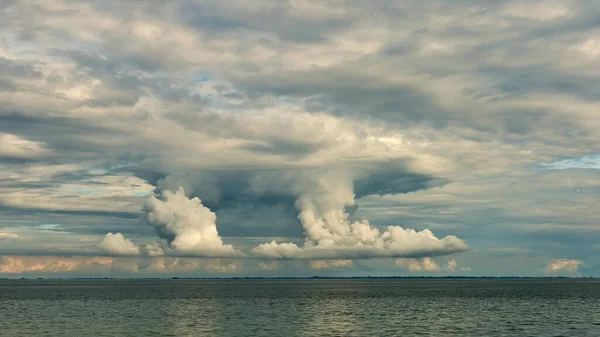 Nuages Tonnerre Dessus Océan Peut Être Utilisé Comme Fond — Photo