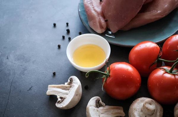 Ingredientes Alimentarios Para Pizza Sobre Fondo Negro Como Tomates Cheeze — Foto de Stock