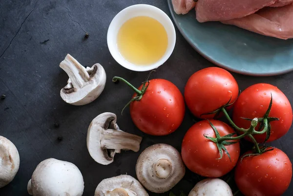 Ingredientes Alimentarios Para Pizza Sobre Fondo Negro Como Tomates Cheeze — Foto de Stock